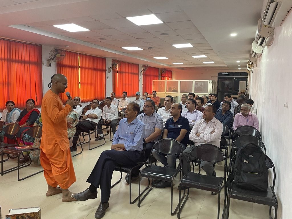 TCIL officers and employees attending the interactive Gita for Corporate Wellness session