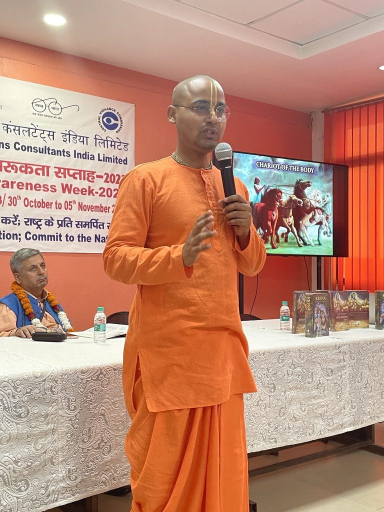 Aravindaksha Madhava Das speaking at TCIL during Vigilance Awareness Week 2023